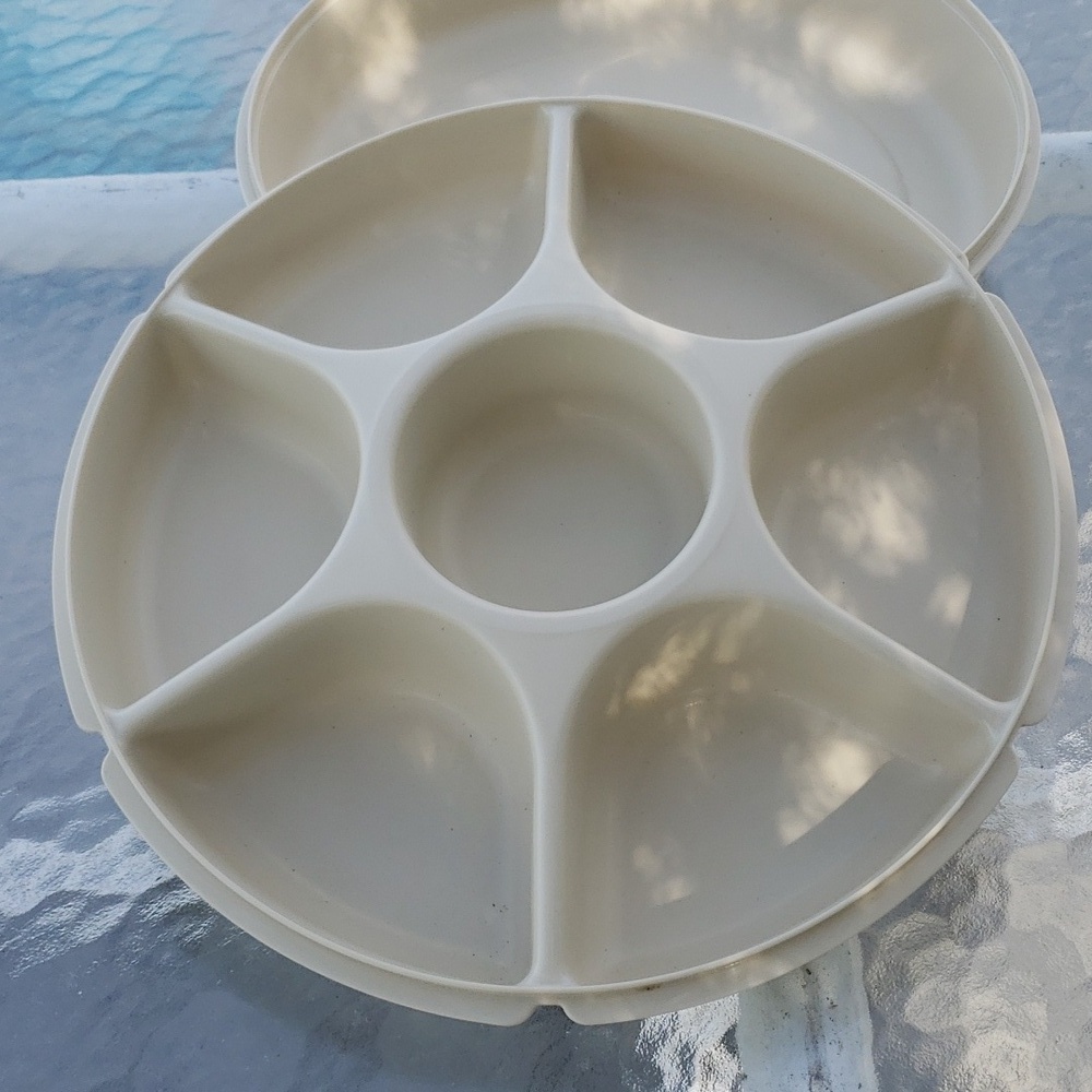 Vintage Tupperware LARGE 2-pc Veggie/Chip & Dip Serving Tray 7 Comp. with Lid - Picture 6 of 10